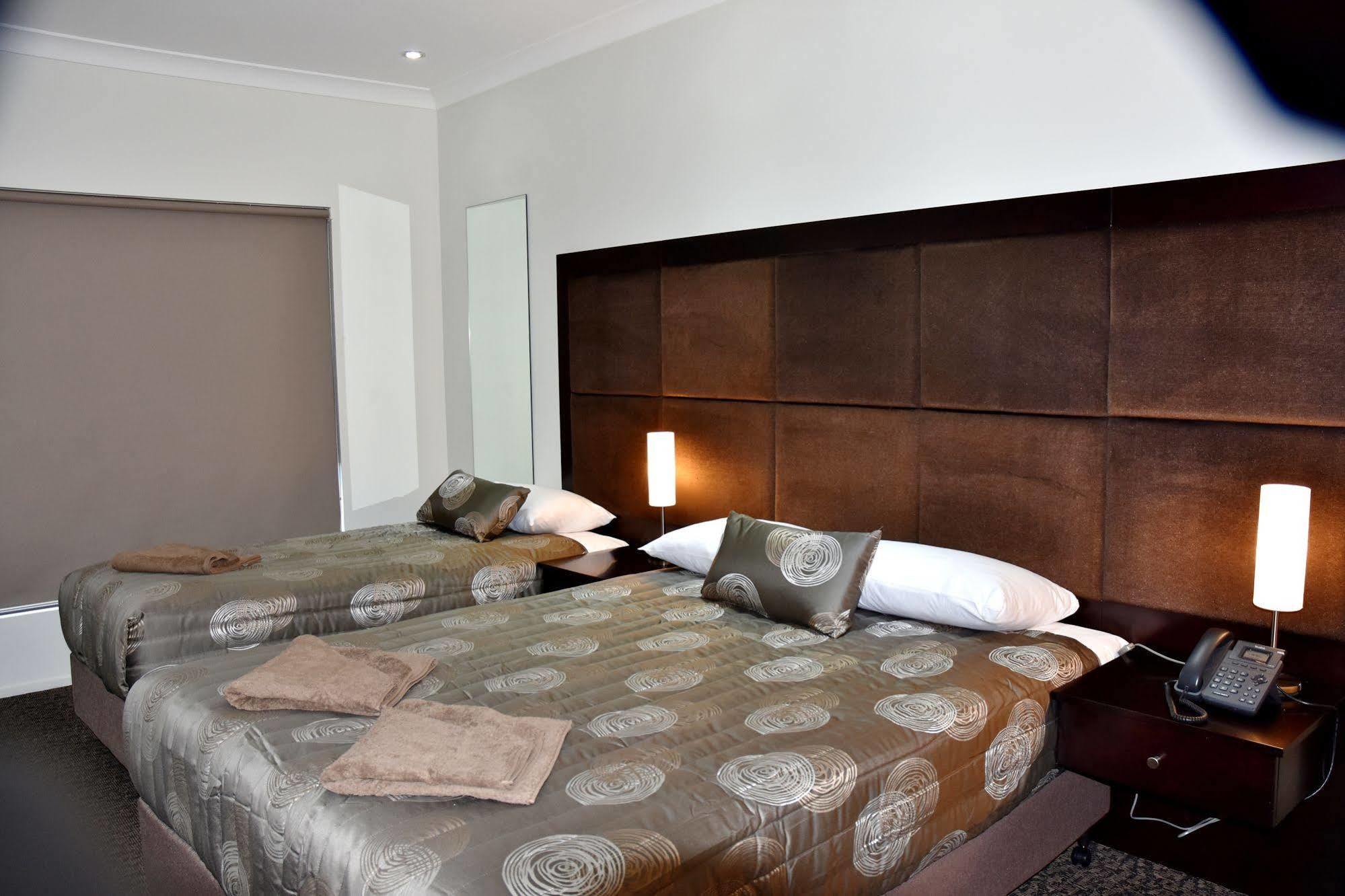 Miles Western Downs Motor Inn المظهر الخارجي الصورة