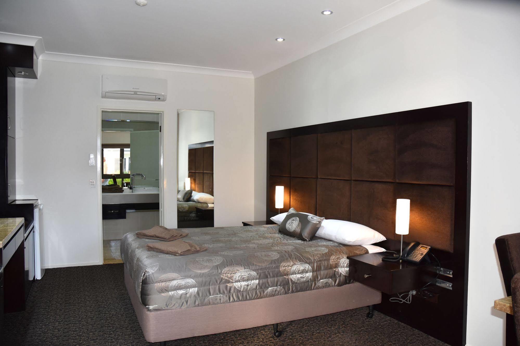 Miles Western Downs Motor Inn المظهر الخارجي الصورة